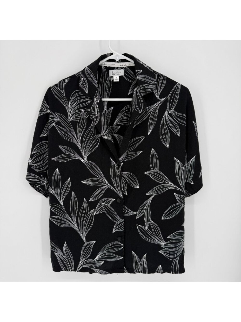 Nicole Miller New York‎ Button-Down Women's M Black & White Floral Print Blouse
